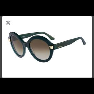 ⭐️HOST PICK!⭐️ Valentino Rockstud V696S Sunglasses